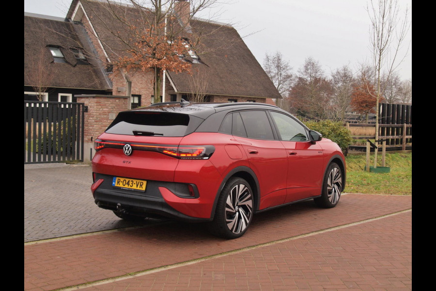 Volkswagen ID.4 GTX 4Motion 77 kWh | SOH 90% | 300PK | Sfeerverlichting | Trekhaak | Apple Carplay | NL-Auto |