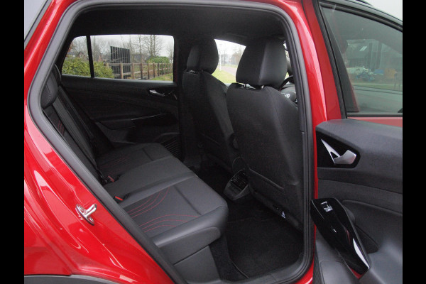 Volkswagen ID.4 GTX 4Motion 77 kWh | SOH 90% | 300PK | Sfeerverlichting | Trekhaak | Apple Carplay | NL-Auto |