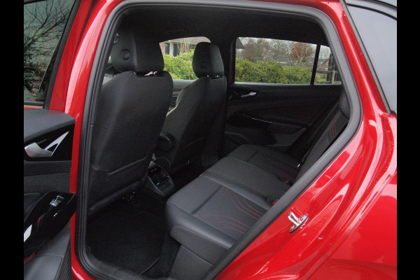Volkswagen ID.4 GTX 4Motion 77 kWh | SOH 90% | 300PK | Sfeerverlichting | Trekhaak | Apple Carplay | NL-Auto |