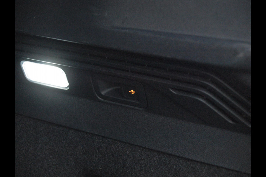 Volkswagen ID.4 GTX 4Motion 77 kWh | SOH 90% | 300PK | Sfeerverlichting | Trekhaak | Apple Carplay | NL-Auto |