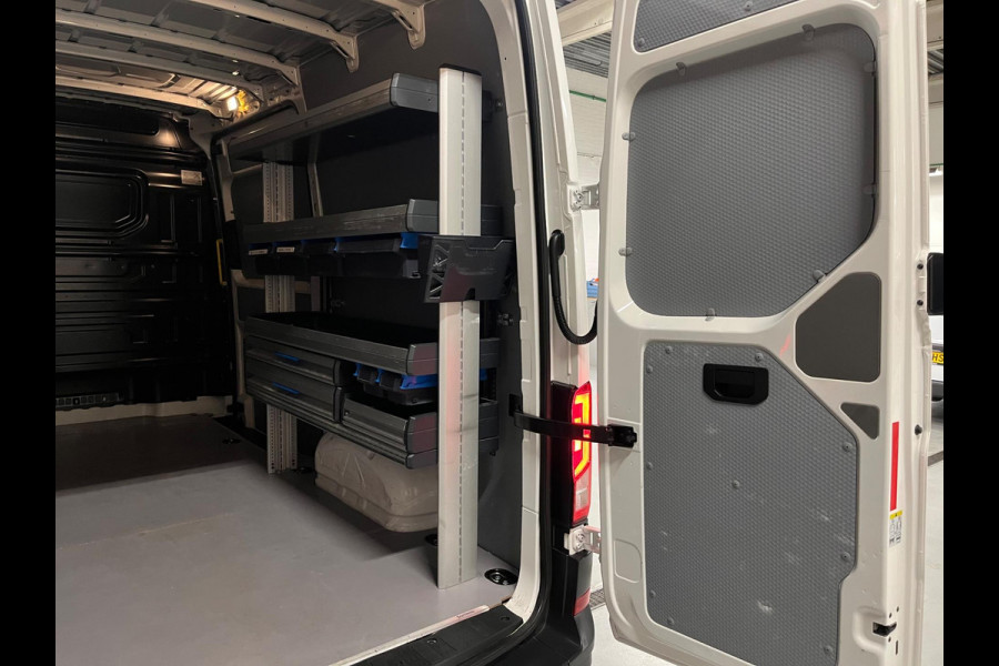 Volkswagen Crafter Automaat DSG Servicewagen 35 2.0 TDI 140pk L3H3 Highline Airco CruiseControl Navigatie Sortimo RIJKLAARPRIJS