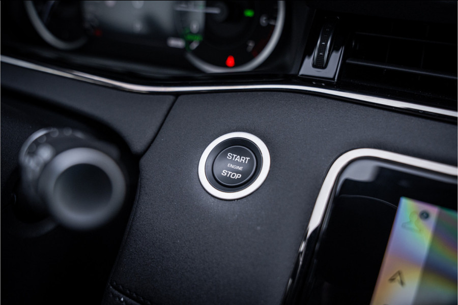 Land Rover Range Rover Evoque P300e AWD R-Dynamic SE ** 20inch ** Cold Climate ** Drive Pack ** Meridian