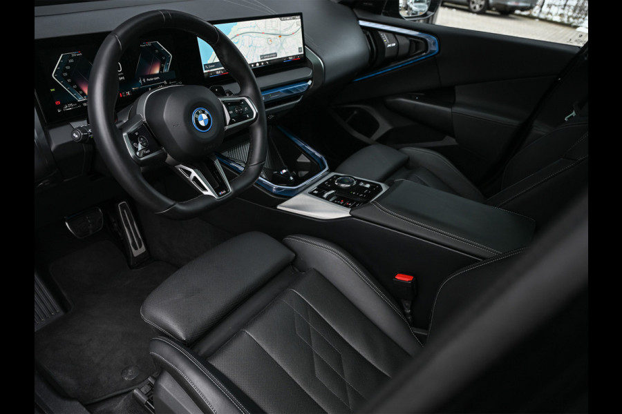 BMW X3 30e xDrive 300pk M-Sport | Panorama dak | Sport stoelen | Driving Assistant Plus | Dab+ | Harman/Kardon | Adaptive Led | Head-Up | 360 Camera | Comfort Access | Ambiance Interieur  | Iconic Glow