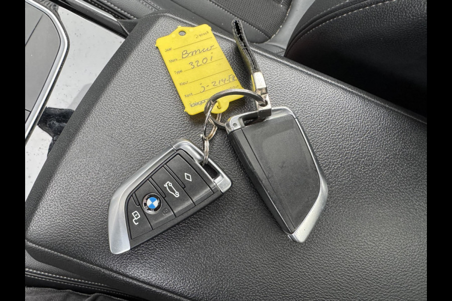 BMW 3 Serie Touring 320i Executive Edition | Panoramadak | DAB | Carplay | Navigatie | Elektrische Achterklep |