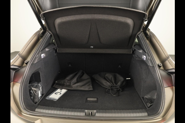 CUPRA Terramar 1.5 TSI e-Hybrid Business 204PK | Trekhaak | Matte Lak | Sennheiser | Elektrisch Verstelbare Voorstoelen | 360 Camera |