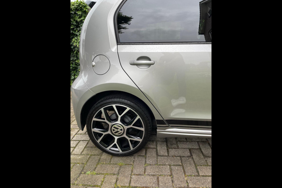 Volkswagen up! 1.0 TSI GTI 115pk | VOL! | Panoramadak | Beats Audio | Zomer- & Winterset | Stoelverwarming | Cruise Control |