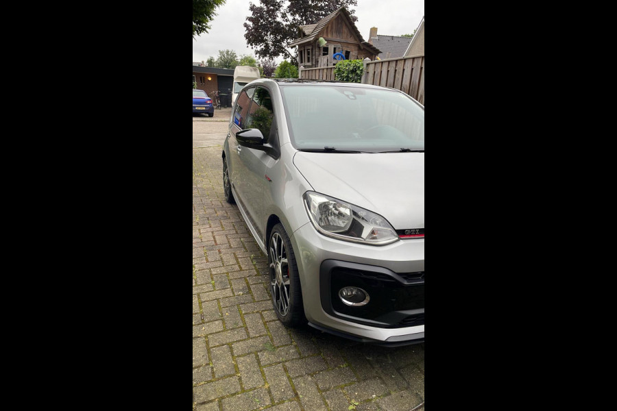 Volkswagen up! 1.0 TSI GTI 115pk | VOL! | Panoramadak | Beats Audio | Zomer- & Winterset | Stoelverwarming | Cruise Control |