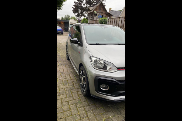 Volkswagen up! 1.0 TSI GTI 115pk | VOL! | Panoramadak | Beats Audio | Zomer- & Winterset | Stoelverwarming | Cruise Control |