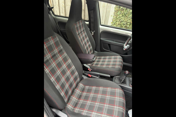 Volkswagen up! 1.0 TSI GTI 115pk | VOL! | Panoramadak | Beats Audio | Zomer- & Winterset | Stoelverwarming | Cruise Control |