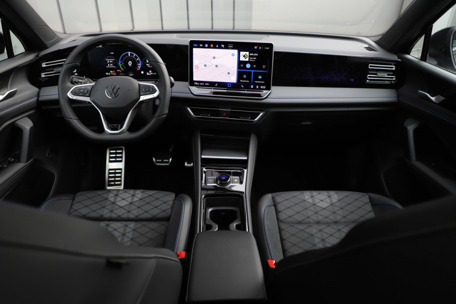 Volkswagen Tiguan 1.5 eHybrid R-Line Edition | 272PK | Massage | Adapt. onderstel | Pano | Sfeerverlichting | Keyless-go | Dynamic-light | NL-Auto