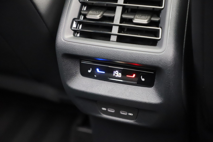 Volkswagen Tiguan 1.5 eHybrid R-Line Edition | 272PK | Massage | Adapt. onderstel | Pano | Sfeerverlichting | Keyless-go | Dynamic-light | NL-Auto