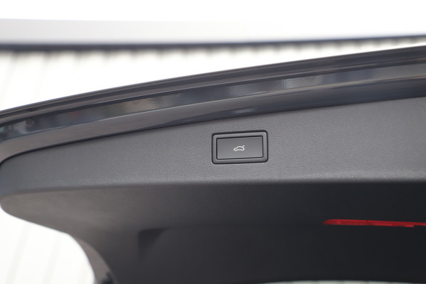 Volkswagen Tiguan 1.5 eHybrid R-Line Edition | 272PK | Massage | Adapt. onderstel | Pano | Sfeerverlichting | Keyless-go | Dynamic-light | NL-Auto