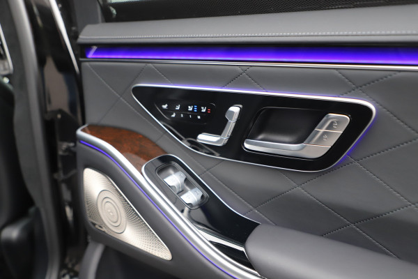 Mercedes-Benz S-Klasse 450e AMG | 408PK | Head-up | Entertainment | Luchtvering | Achterasbesturing | Massage | Digital-light | Keyless-go | 2024.