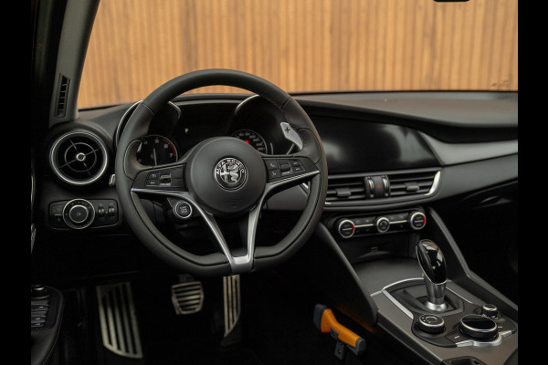 Alfa Romeo Giulia 2.0T Super | Veloce stoelen | Harman/Kardon | Veloce bumper | CarPlay