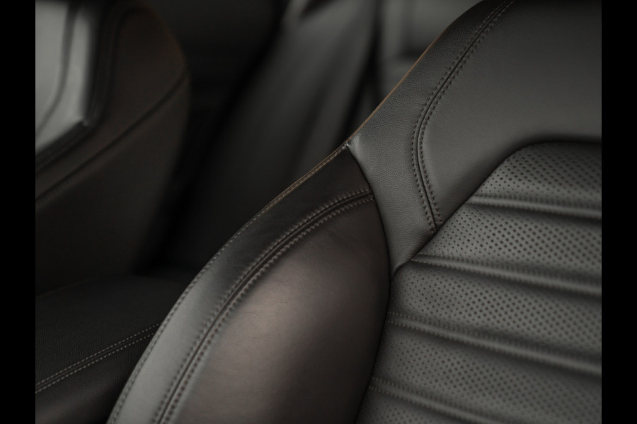 Alfa Romeo Giulia 2.0T Super | Veloce stoelen | Harman/Kardon | Veloce bumper | CarPlay