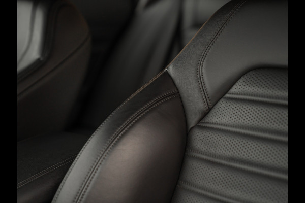 Alfa Romeo Giulia 2.0T Super | Veloce stoelen | Harman/Kardon | Veloce bumper | CarPlay