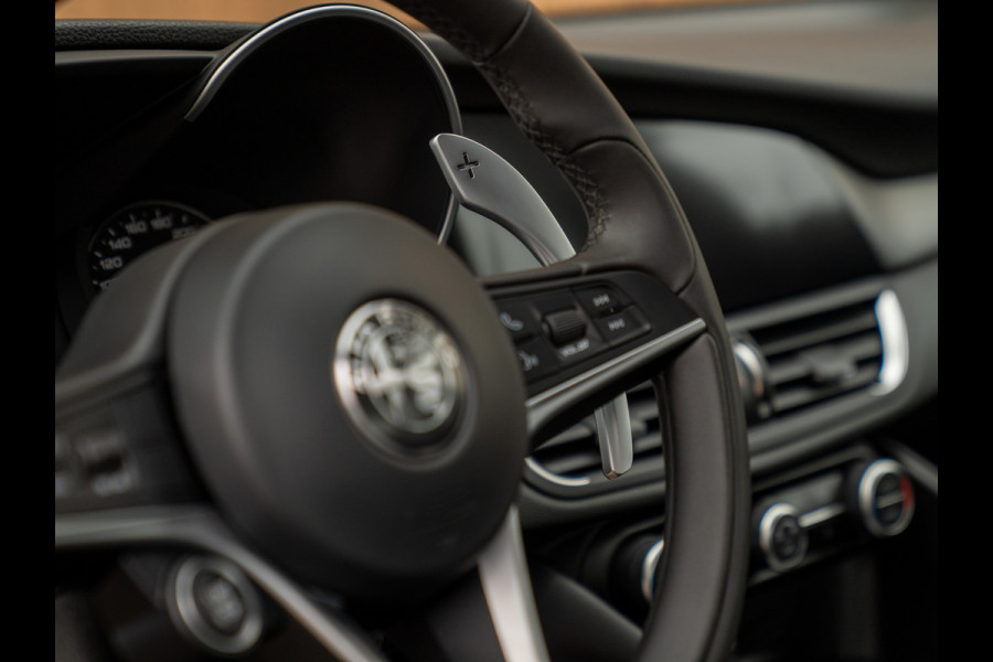 Alfa Romeo Giulia 2.0T Super | Veloce stoelen | Harman/Kardon | Veloce bumper | CarPlay