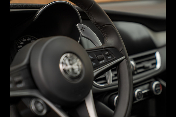 Alfa Romeo Giulia 2.0T Super | Veloce stoelen | Harman/Kardon | Veloce bumper | CarPlay