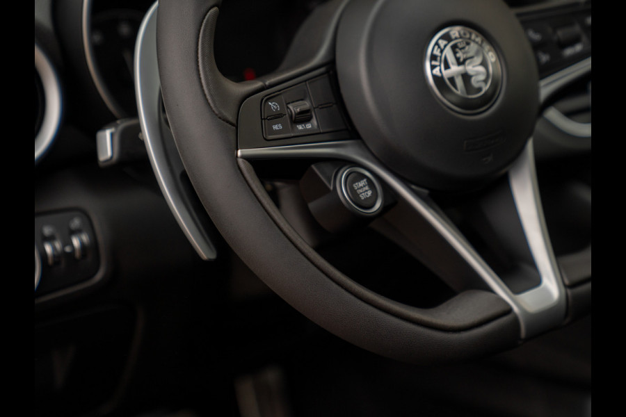 Alfa Romeo Giulia 2.0T Super | Veloce stoelen | Harman/Kardon | Veloce bumper | CarPlay