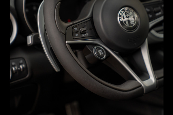 Alfa Romeo Giulia 2.0T Super | Veloce stoelen | Harman/Kardon | Veloce bumper | CarPlay