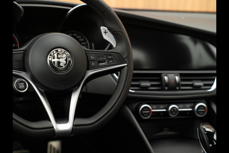 Alfa Romeo Giulia 2.0T Super | Veloce stoelen | Harman/Kardon | Veloce bumper | CarPlay