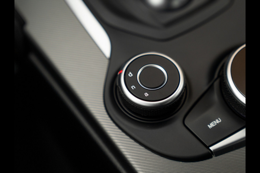 Alfa Romeo Giulia 2.0T Super | Veloce stoelen | Harman/Kardon | Veloce bumper | CarPlay
