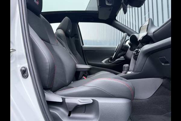 Toyota Yaris Cross 1.5 Hybrid GR Sport / Bi tone | Pano dak | JBL | Elektrische achterklep | Rijklaar!!!