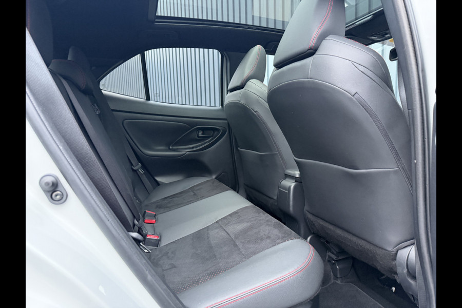 Toyota Yaris Cross 1.5 Hybrid GR Sport / Bi tone | Pano dak | JBL | Elektrische achterklep | Rijklaar!!!