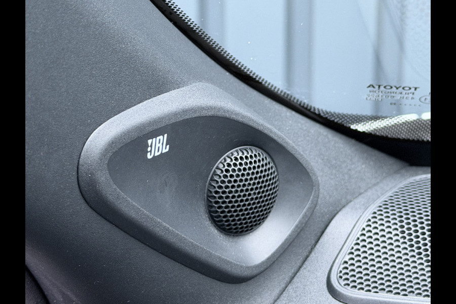 Toyota Yaris Cross 1.5 Hybrid GR Sport / Bi tone | Pano dak | JBL | Elektrische achterklep | Rijklaar!!!