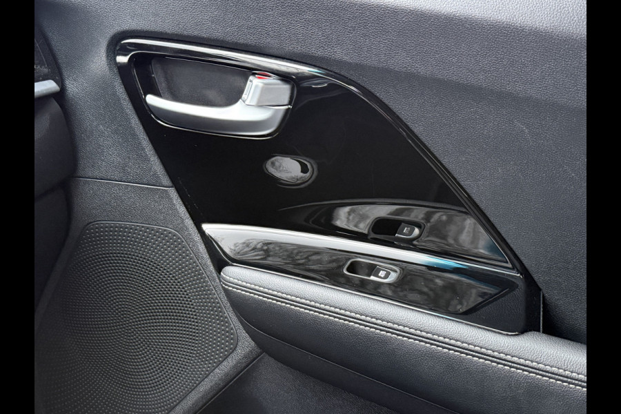 Kia e-Niro DynamicPlusLine 64 kWh | Schuifdak | Apple Carplay | Stoel/Stuurverwarming