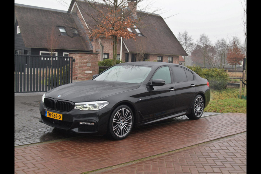 BMW 5 Serie 530i High Executive | M-Pakket | Camera | Sfeerverlichting | Automaat | NL-Auto |