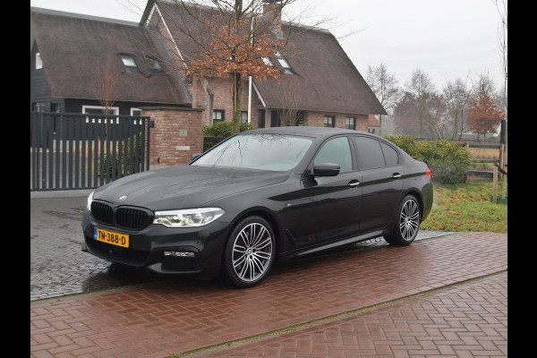 BMW 5 Serie 530i High Executive | M-Pakket | Camera | Sfeerverlichting | Automaat | NL-Auto |