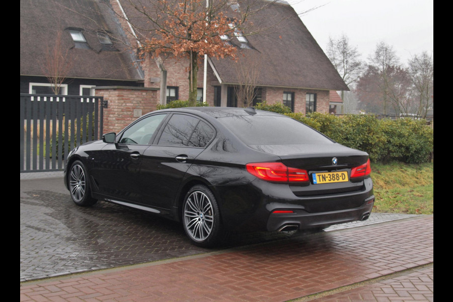 BMW 5 Serie 530i High Executive | M-Pakket | Camera | Sfeerverlichting | Automaat | NL-Auto |