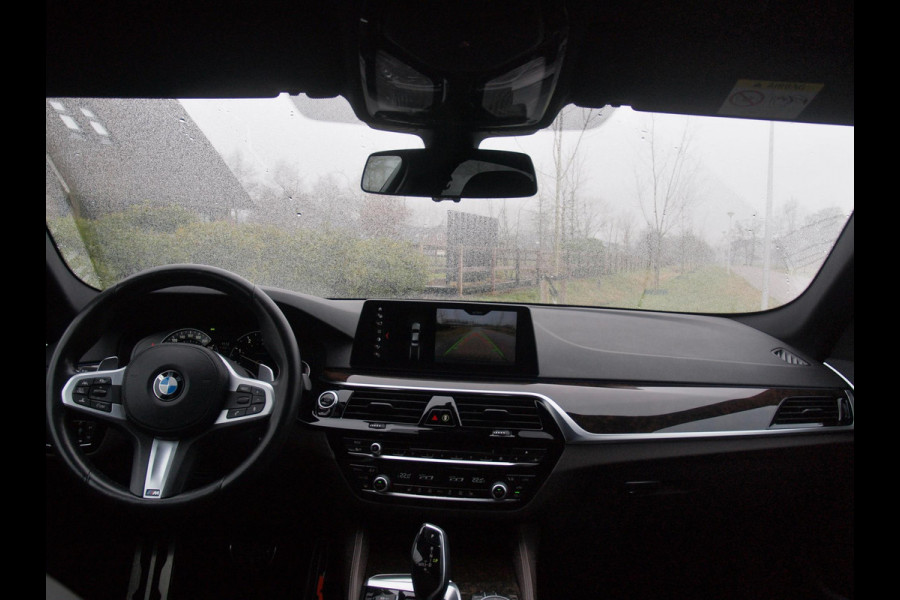 BMW 5 Serie 530i High Executive | M-Pakket | Camera | Sfeerverlichting | Automaat | NL-Auto |