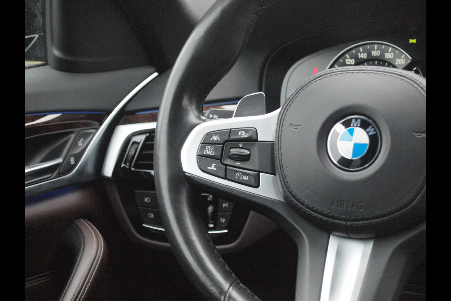 BMW 5 Serie 530i High Executive | M-Pakket | Camera | Sfeerverlichting | Automaat | NL-Auto |