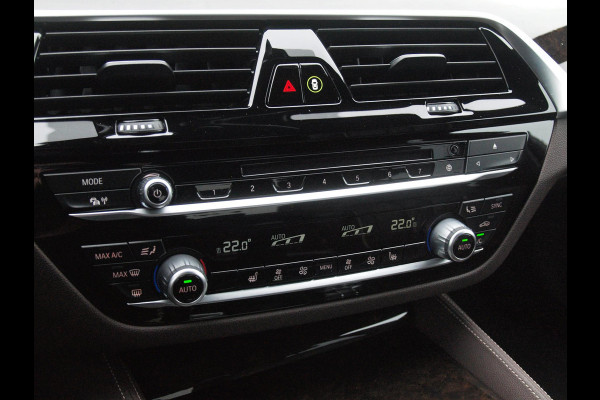 BMW 5 Serie 530i High Executive | M-Pakket | Camera | Sfeerverlichting | Automaat | NL-Auto |
