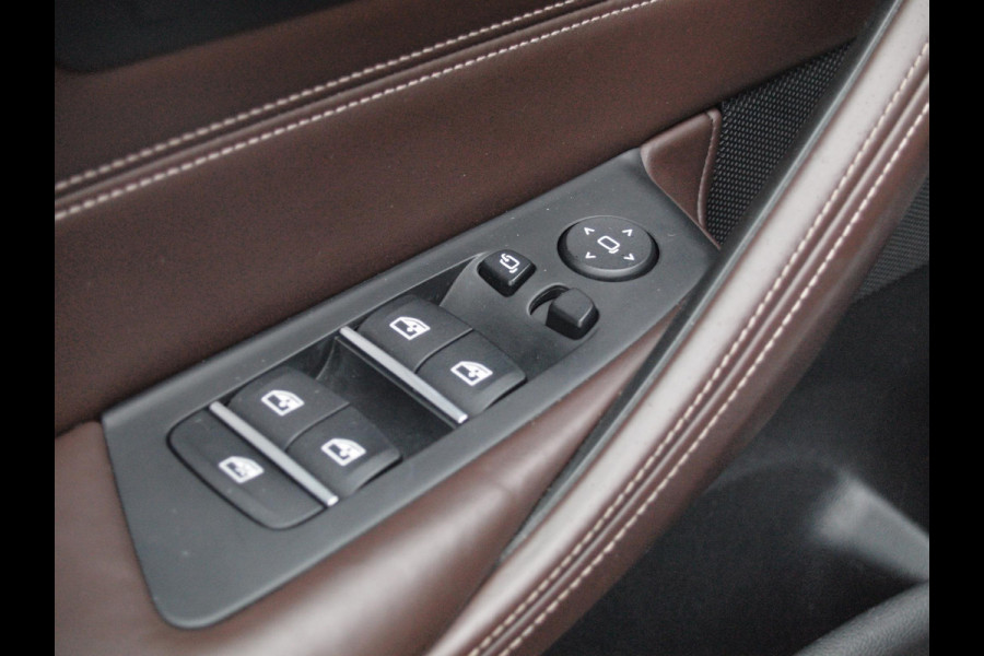 BMW 5 Serie 530i High Executive | M-Pakket | Camera | Sfeerverlichting | Automaat | NL-Auto |