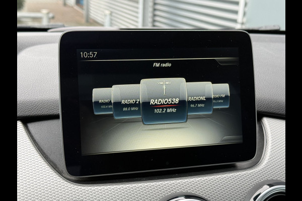 Mercedes-Benz B-Klasse BWJ 2018 | 200 Ambition 157PK AUTOMAAT | TREKHAAK | LEER | 2X PANO DAK | PDC 2X | NAVI | CLIMA | STOELVERW | CRUISE