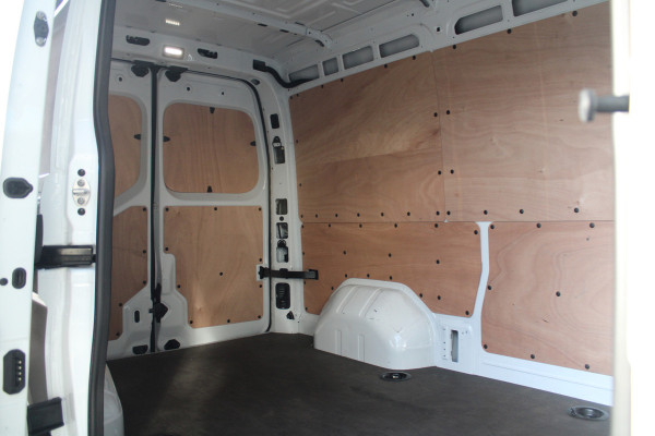 Renault Master T35 2.0 dCi 130 L2H2 Advance 130pk - Camera - Blindspot - Voorruit verwarming - Trekhaak - Carplay - Cruise - LED - Rijklaar