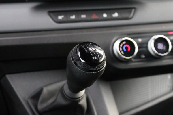 Renault Master T35 2.0 dCi 130 L2H2 Advance 130pk - Camera - Blindspot - Voorruit verwarming - Trekhaak - Carplay - Cruise - LED - Rijklaar