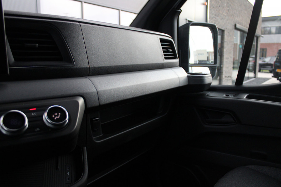Renault Master T35 2.0 dCi 130 L2H2 Advance 130pk - Camera - Blindspot - Voorruit verwarming - Trekhaak - Carplay - Cruise - LED - Rijklaar