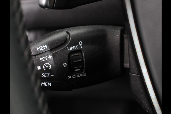 Peugeot 2008 1.2 PureTech 130pk Automaat Active Pack | Trekhaak | Climate Control | Navigatie | Cruise Control |Full LED | PDC Achter
