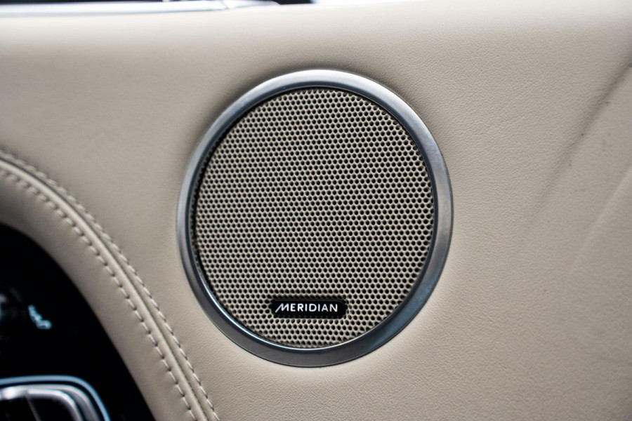 Land Rover Range Rover 2.0 P400e LWB Autobiography *Meridian / Panorama / Rear-seat entertainment / Stoelmassage + ventilatie / Memory / HUD*