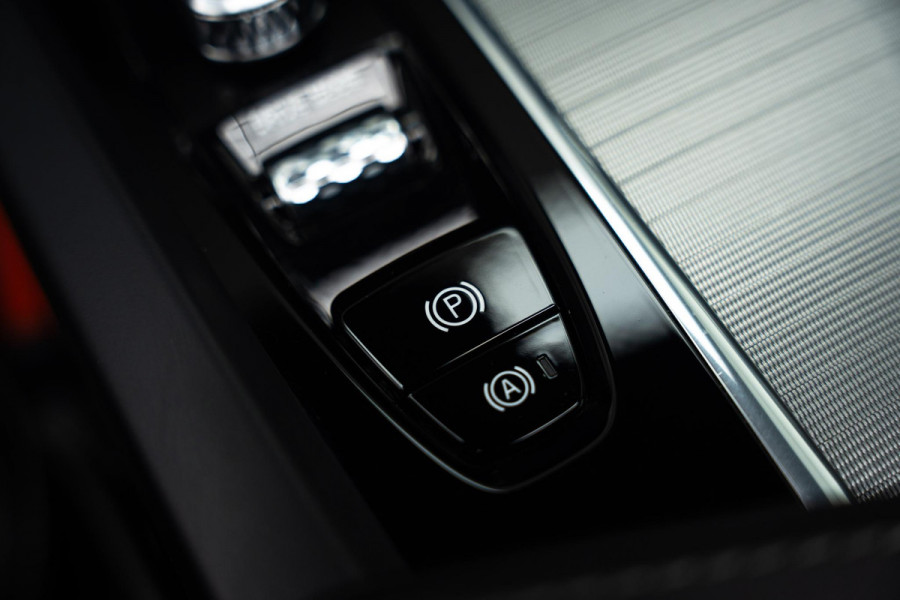 Volvo S60 2.0 B4 R-Design |Pano|H&K|Heico Tuning|Dodehoek|Stuur/Stoelverwarming|