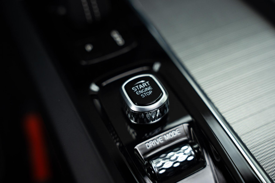 Volvo S60 2.0 B4 R-Design |Pano|H&K|Heico Tuning|Dodehoek|Stuur/Stoelverwarming|