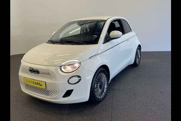 Fiat 500E Comfort Style 3+1 42 kWh 244km actieradius Navigatie Apple Carplay/Android Auto Camera Parkeersensoren Blind Spot Assist Stoelverwarming Lichtmetalen velgen Ledverlichting Climate Control
