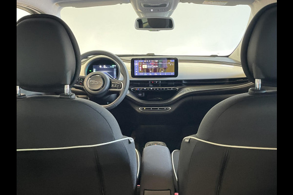 Fiat 500E Comfort Style 3+1 42 kWh 244km actieradius Navigatie Apple Carplay/Android Auto Camera Parkeersensoren Blind Spot Assist Stoelverwarming Lichtmetalen velgen Ledverlichting Climate Control