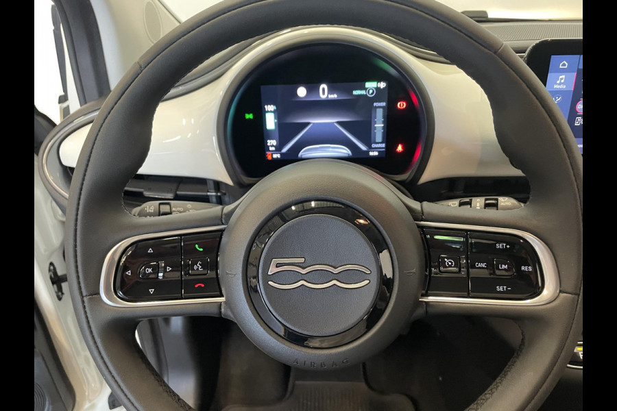 Fiat 500E Comfort Style 3+1 42 kWh 244km actieradius Navigatie Apple Carplay/Android Auto Camera Parkeersensoren Blind Spot Assist Stoelverwarming Lichtmetalen velgen Ledverlichting Climate Control