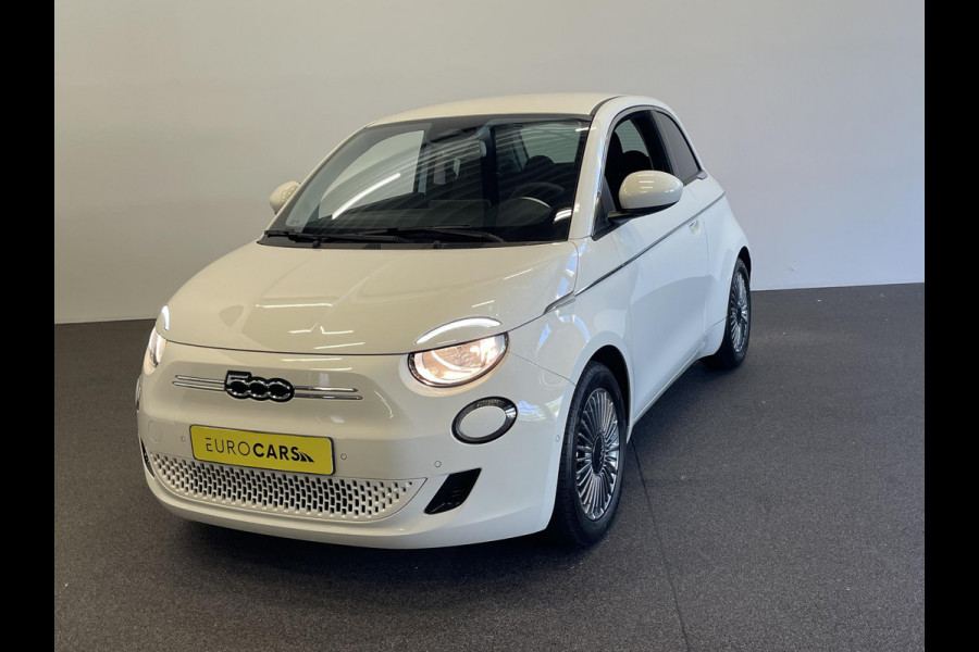 Fiat 500E Comfort Style 3+1 42 kWh 244km actieradius Navigatie Apple Carplay/Android Auto Camera Parkeersensoren Blind Spot Assist Stoelverwarming Lichtmetalen velgen Ledverlichting Climate Control