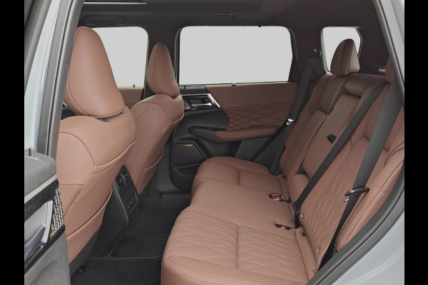 Mitsubishi Outlander 2.4 PHEV Instyle+ Tot € 6.5000,- VOORDEEL!